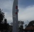 Los Leos colocaron un preservativo gigante en el monumento al Bicentenario